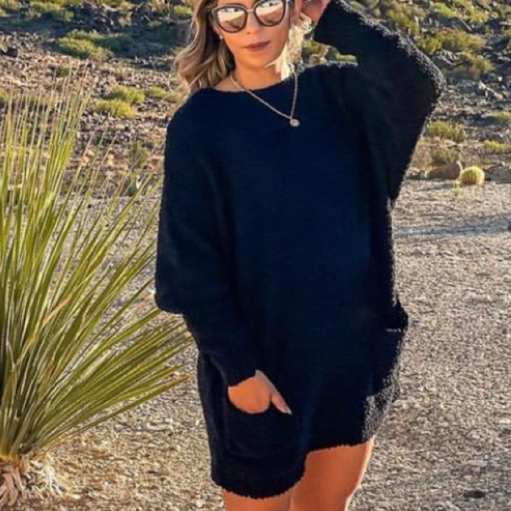 Miholl Small Popcorn Black two front pocket dress